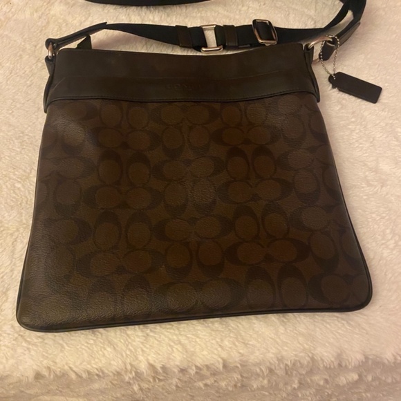 Coach Signature Crossbody - Picture 2 of 8